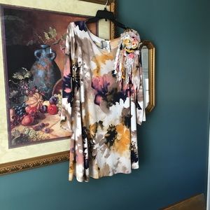 Knit top, with custom flower pin💖👵🏻